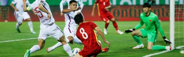 【世预赛】7分钟丢2球 国足1比3越南彻底无缘世界杯