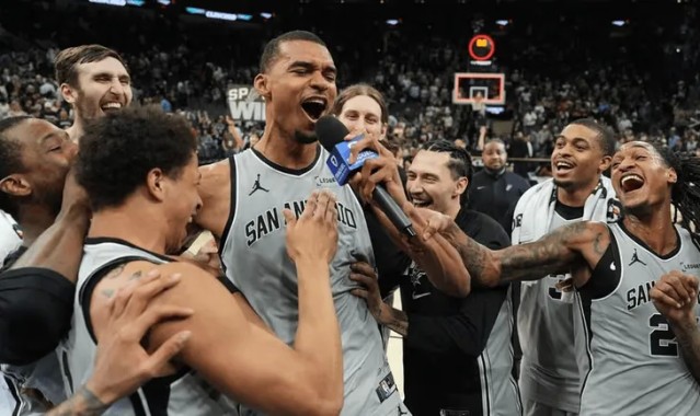 开云官网-超级崛起！马刺本赛季豪取62胜20负，比上赛季多赢了28场