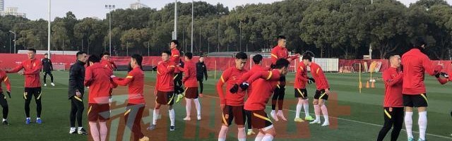 开云APP-国足上海30人展开第二练 朱辰杰归队留守酒店